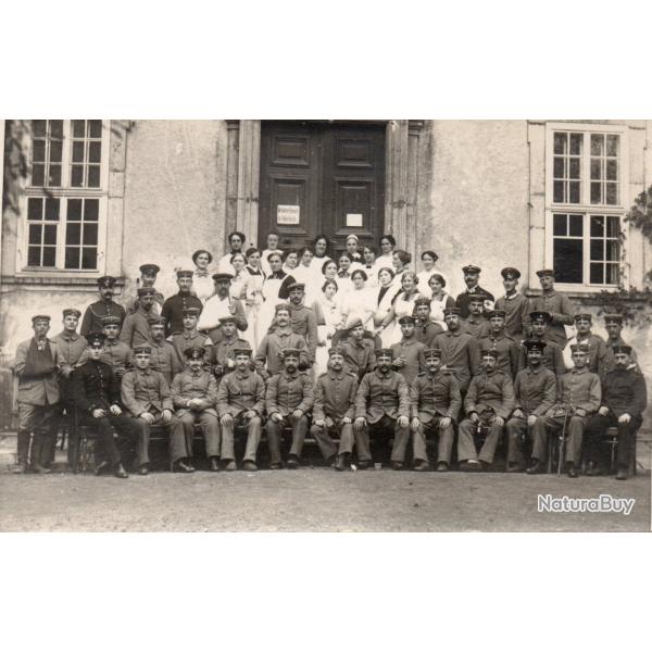 Photographie de groupe de soldats et d'infirmi�res -N�8033