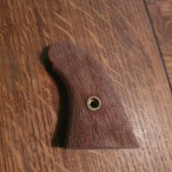 Vend crosse pour r&eacute;volver remington 1858 pietta en noyer travaill&eacute; pour le grip