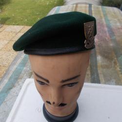 beret vert du commando KIEFFER,  avec son insigne!!neuf