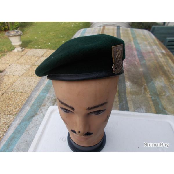 beret vert du commando KIEFFER,  avec son insigne!!neuf