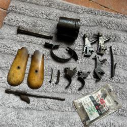 Lot de pi&egrave;ces d&eacute;tach&eacute;es pour Revolver type Gasser