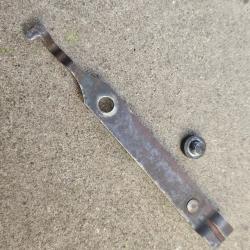 Lame ressort de boitier de carabine Bayard mod&egrave;le 1912 et sa vis