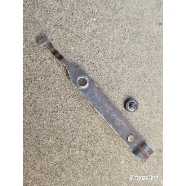 Lame ressort de boitier de carabine Bayard mod�le 1912 et sa vis