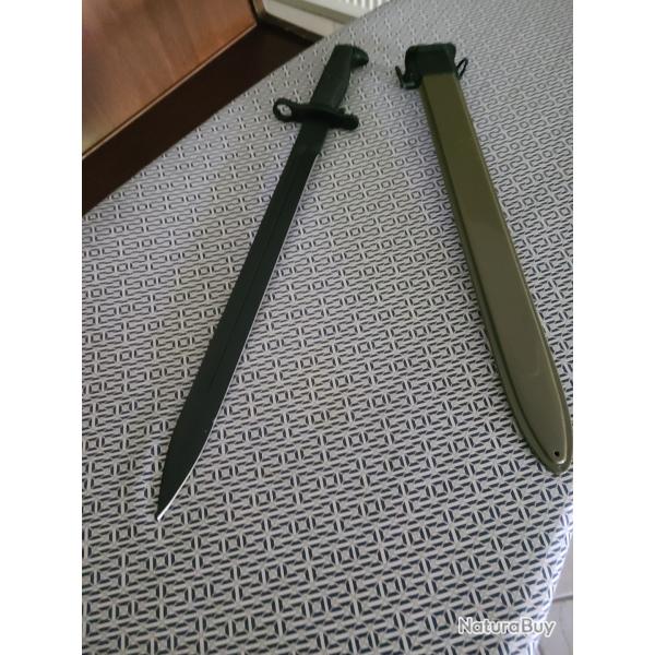 ba�onette de combat avec fourreaux excellent �tat
