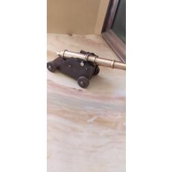 Canon de bord&eacute; a poudre noir