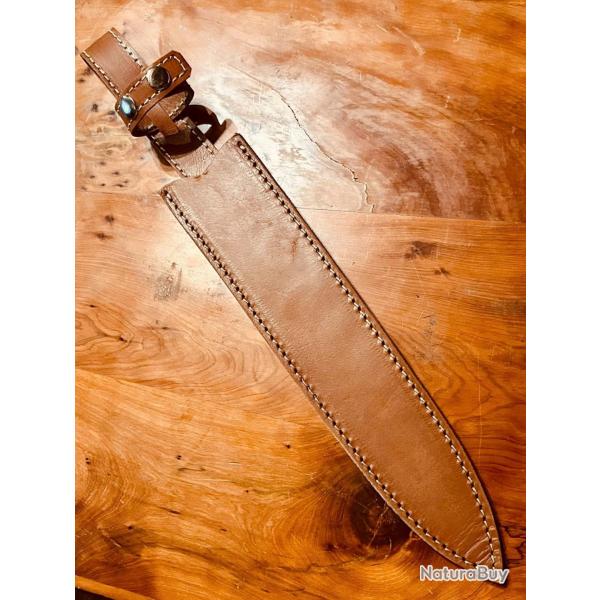 Gaine plein cuir pour dague d'�pieu de chasse - Port � la ceinture