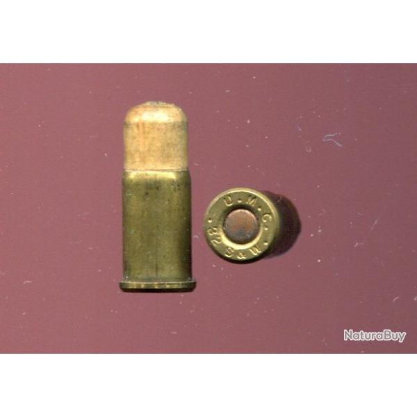 .32 S&W � grenaille conteneur bois - marquage : UMC 32 S&W - poudre noire avant vers 1885