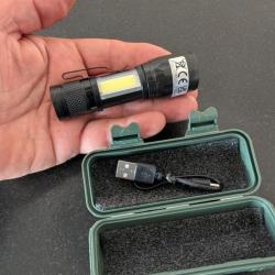 LAMPE SUPER PUISSANTE 2000 LUMENS ! DOUBLE ECLAIRAGE + ZOOM LIVREE EN COFFRET AVEC SON CHARGEUR