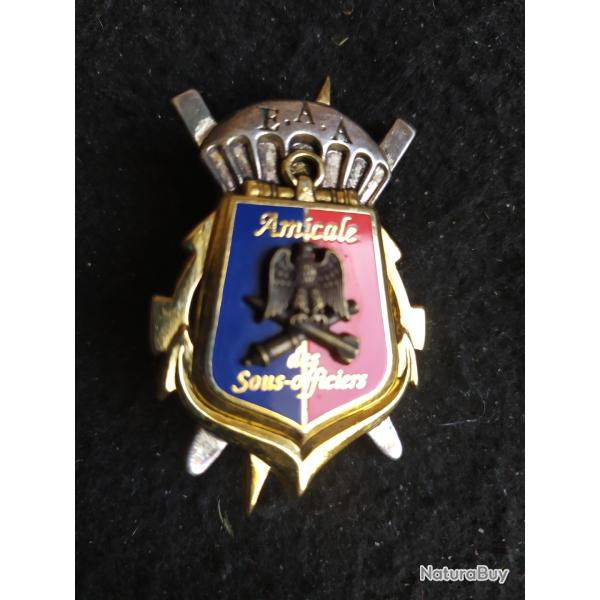 insigne pins 2 attaches numerote n� 082  amicale des sous officiers