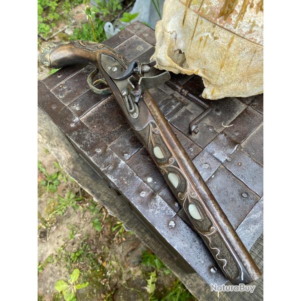 Pistolet � silex style 18�me / pirate barbaresque / orientale / factice & d�coratif.