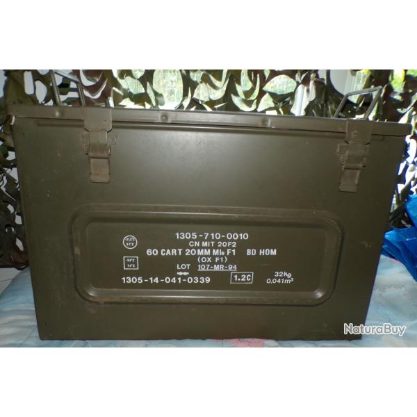 CAISSE EN METAL DE L'ARMEE FRANCAISE DE 1994 , DIMENSION LONGUEUR 60 CM HAUTEUR 40 CM LARGEUR 16 CM