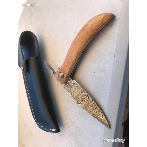 Magnifique couteau pliant original Damas bois d'olivier