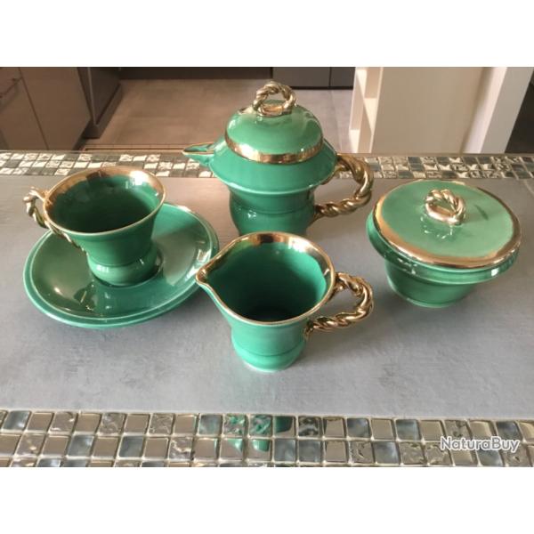 Superbe ensemble d'un service � Th� en TBE