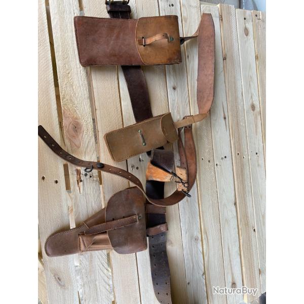 Ensemble Brelage ceinturon cartouchi�res holster en cuir vintage military France