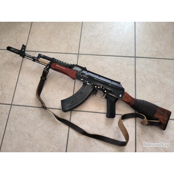 Magnifique AK 74 vieillie id�ale Costplay (Airsoft AEG)