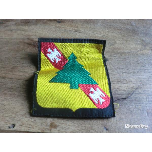 �cusson brod�e 4� division blind�e / arthus bertrand