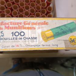 Boite de 82 douilles amorc&eacute;es, cal 12/65