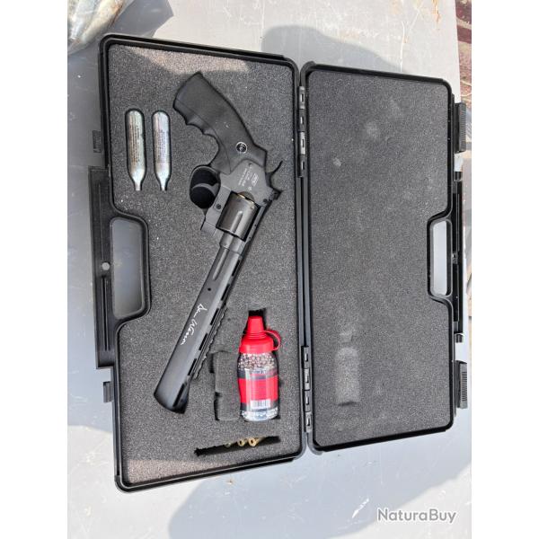 Pistolet � billes Dan Wesson 8" avec bo�te de rangement (livr� avec une vingtaine de cartouche CO2)