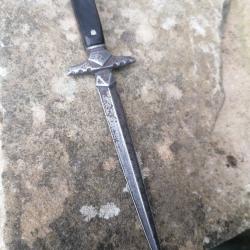 Dague de vertu &eacute;b&egrave;ne