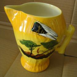 Vallauris pot &agrave; eau ou &agrave; lait  vintage en faience sign&eacute; "A. FERLAY"