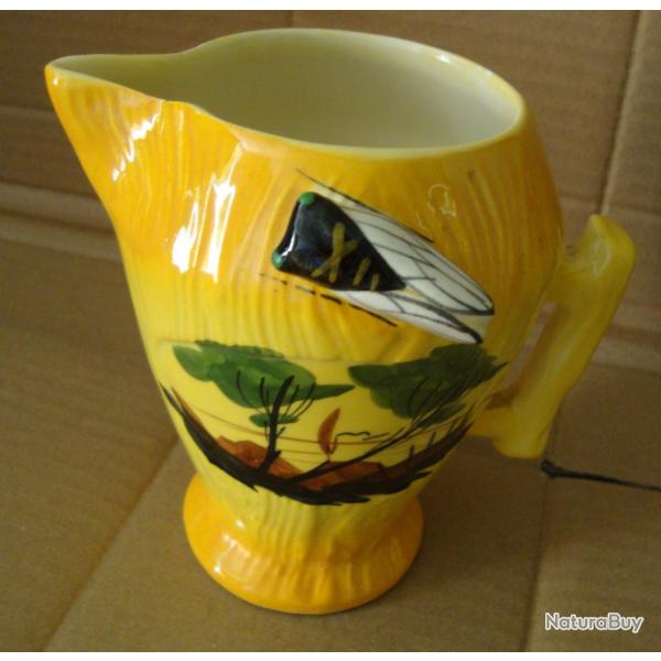 Vallauris pot � eau ou � lait  vintage en faience sign� "A. FERLAY"