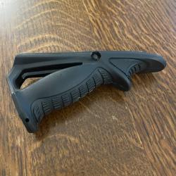 Poign&eacute;e Ergonomique Airsoft Inclin&eacute;e **Repro** FAB DEFENSE PTK FDE