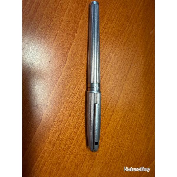 Stylo S.T. Dupont plume or massif 18 k acier argent�