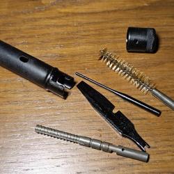 KIT DE NETTOYAGE QUI VA AVEC LES FUSILS DE MARQUE ARSENAL CAL: 7.62.......refA017