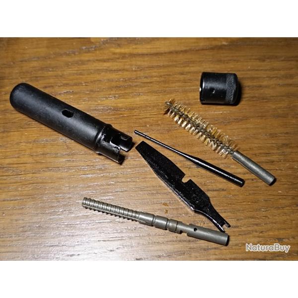 KIT DE NETTOYAGE QUI VA AVEC LES FUSILS DE MARQUE ARSENAL CAL: 7.62.......refA017