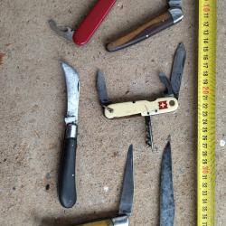 lot de 6 couteaux divers en l"&eacute;tat.