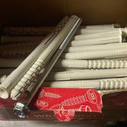 50 chevilles + vis 10x135 TETE HEXAGONALE