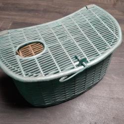 Ancien panier de p&ecirc;che &agrave; truite en plastique vintage
