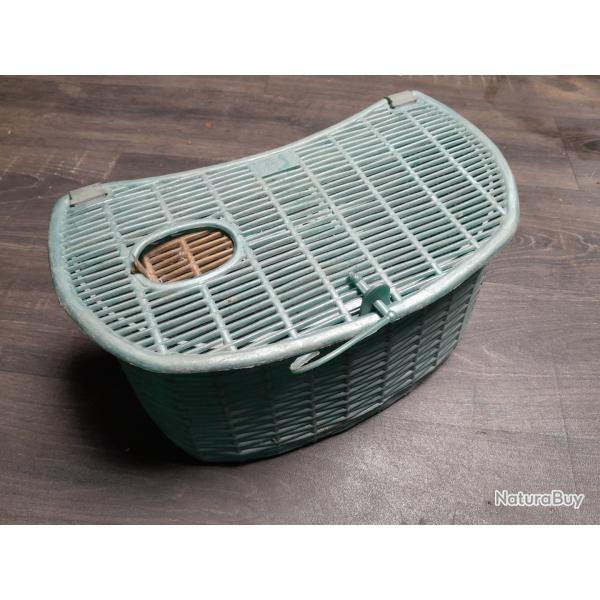 Ancien panier de p�che � truite en plastique vintage