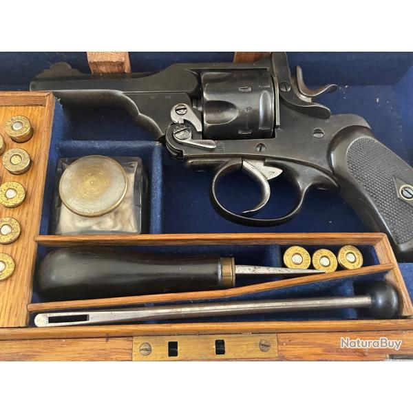 SPLENDIDE COFFRET GUN D�PARTEMENT CONTENANT UN WEBLE & SON CAL 38 sw