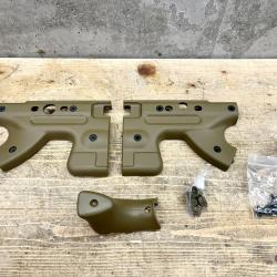 Kit plastique pour crosse pliante trou de pouce Accuracy - Mod&egrave;le AT - FDE