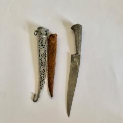 Poignard du XIX si&egrave;cle &Eacute;poque Qajar ( Iran) Fourreau ajour&eacute; rare &agrave; d&eacute;cor Perruches