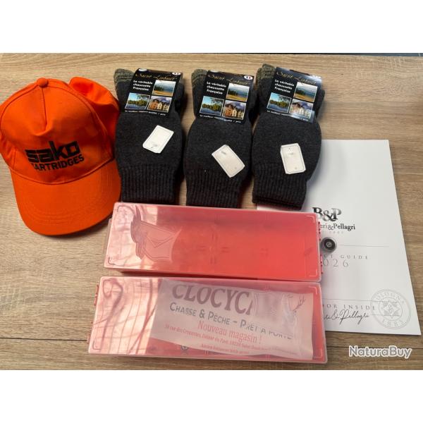 Ultime lot de paire de chaussette + cadeaux � vendre aux ench�res destockage chasse armurerie