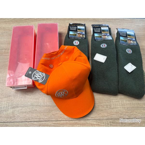 Ultime lot de paire de chaussette +  cadeaux � vendre aux ench�res destockage chasse armurerie rws