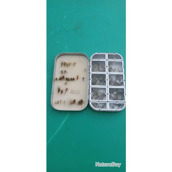 BOITE A MOUCHES WHEATLEY SILMALLOY ALU BROSSE AVEC PLUS D UNE CENTAINES DE MOUCHES  .