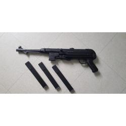 R&eacute;plique Airsoft MP40 + 3 chargeurs - AGM