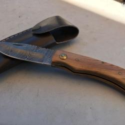 Tr&egrave;s beau et solide Couteau pliant Damas bois d'olivier