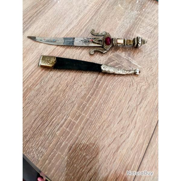 Poignard style du Maghreb (coupe papier non tranchant)