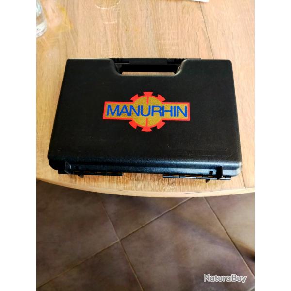 mallette de rangement et transport arme de poing avec son kit de nettoyage �tat neuf