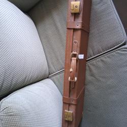 Valise en cuir marron pour arme