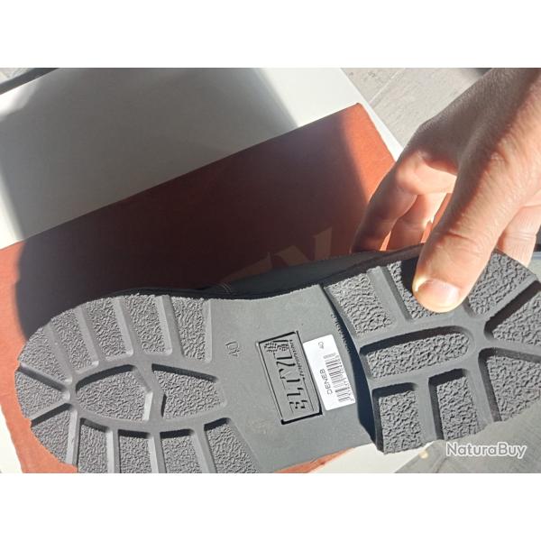 Chaussures Elty cuir marron semelle caoutchouc 40 petite taille