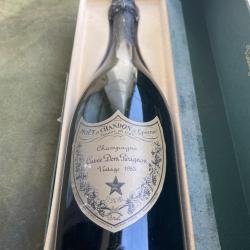 Champagne DOM PERIGNON 1983 niveau bon