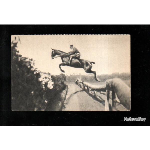 cavalier � l'entrainement (cadre noir ?) cpa