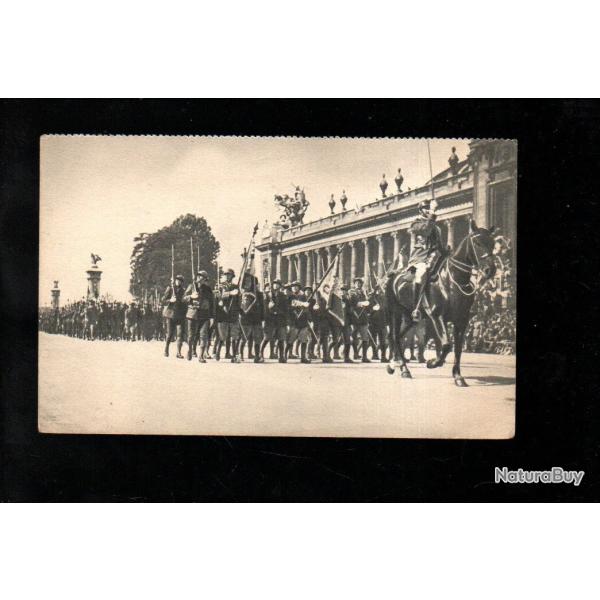 d�fil� devant le grand palais cpa