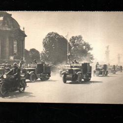 14 juillet d&eacute;fil&eacute; de dragons port&eacute;s cpa