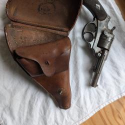 Revolver mod&egrave;le 1973 et son holster d'origine